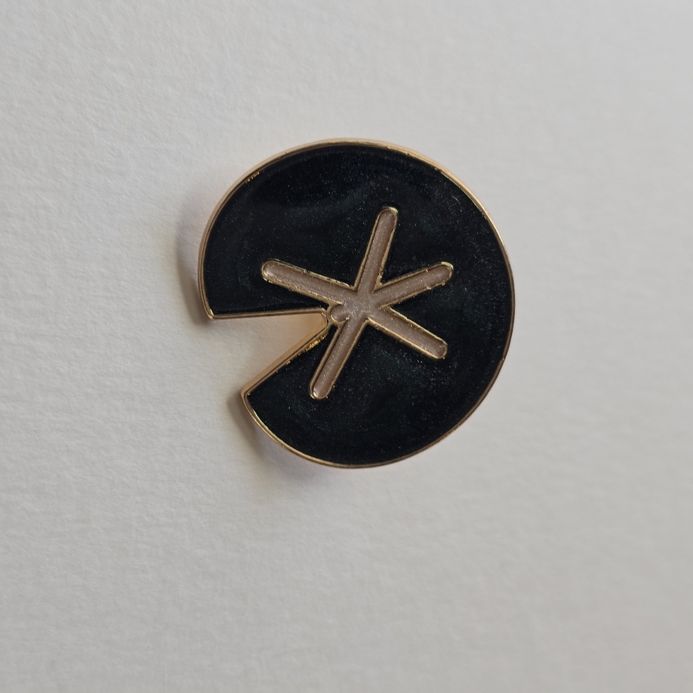 Black and Gold Lilypad Circular Brooch